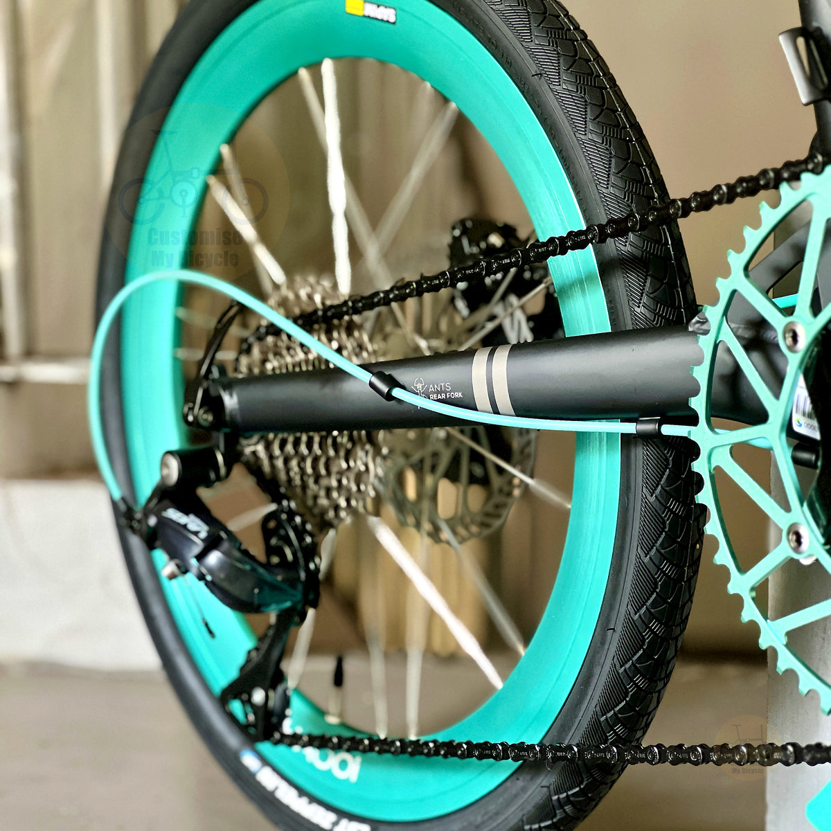 Fnhon Gust 20" Matte Black foldable bicycle with Shimano 9 gears