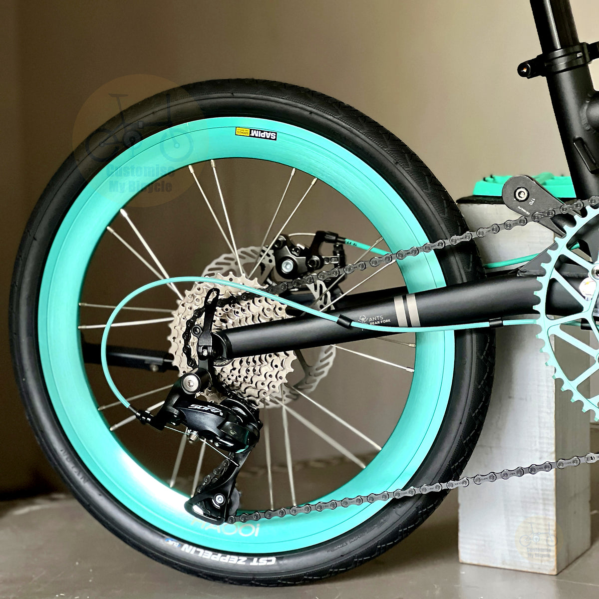 Fnhon Gust 20" Matte Black foldable bicycle with Shimano 9 gears