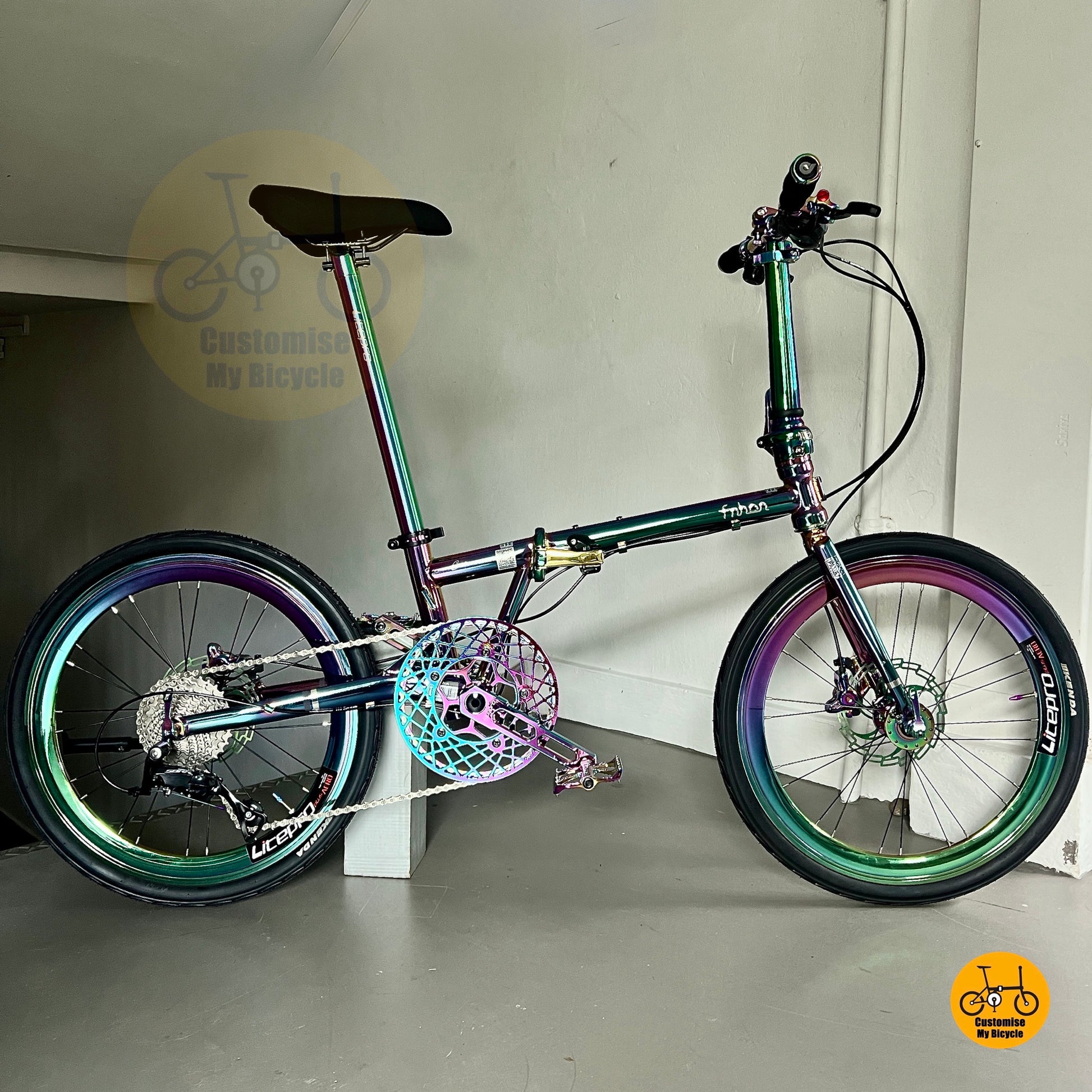 Strong chromoly steel Fnhon Gust 22 inch Oil Slick foldie with Shimano 9s
