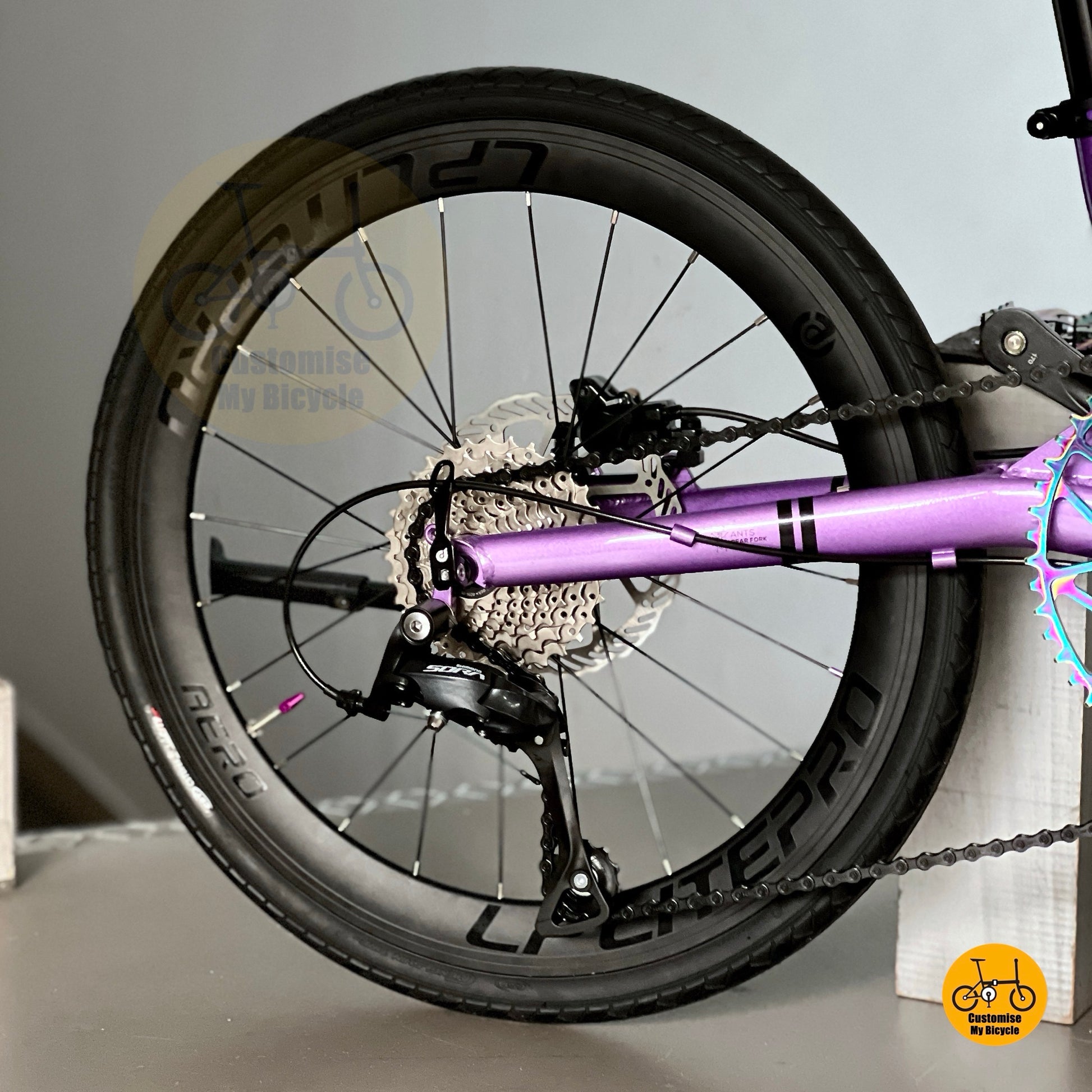 Close up of Shimano 9 speed drivetrain on Fnhon Gust folding bike
