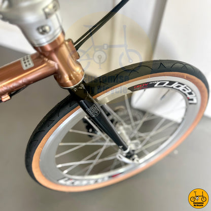Rose gold Fnhon Gust 20-inch folding bike with brown wall Innova tyres
