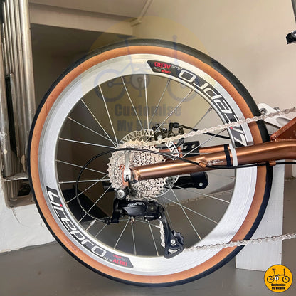 Shimano-equipped folding bike with smooth-rolling brown wall tyres
