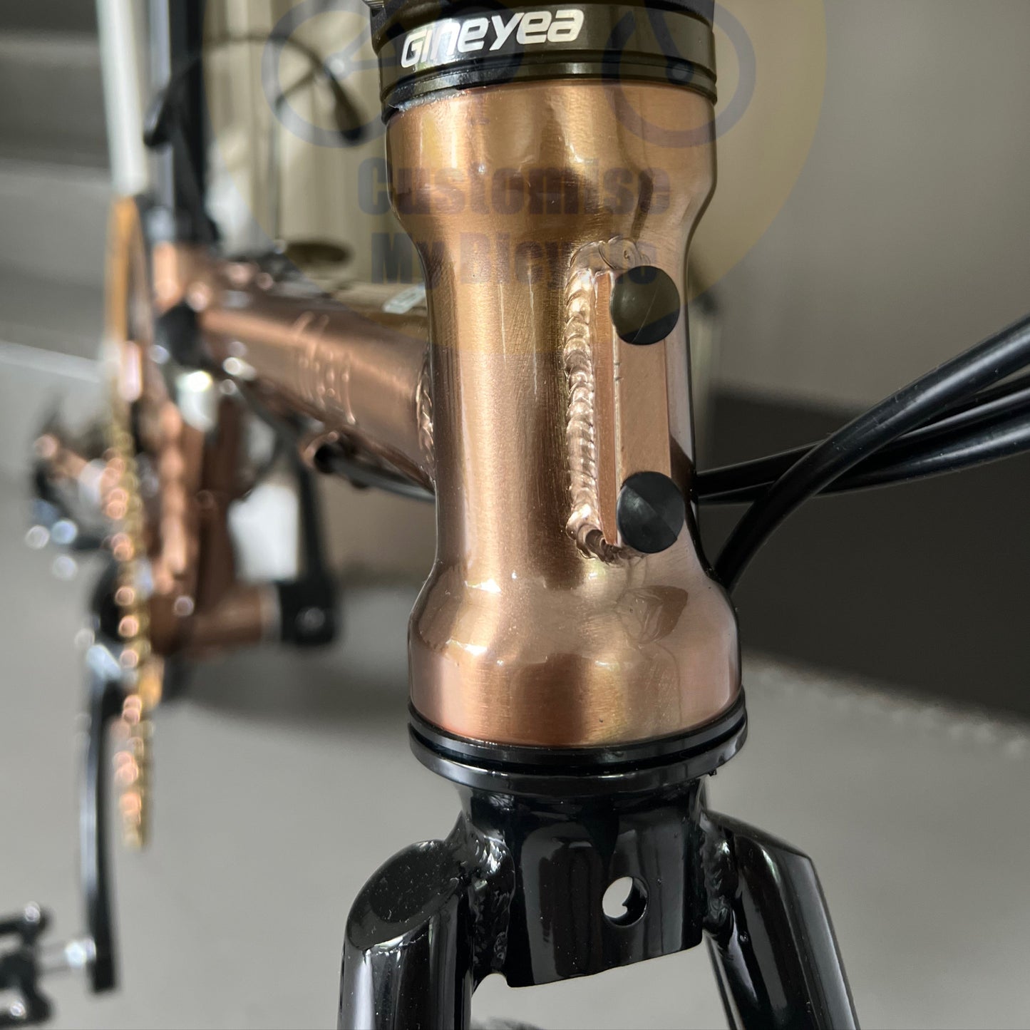 Front block adaptor holes on Fnhon Gust 20-inch with precision engineering and smooth-rolling wheels
