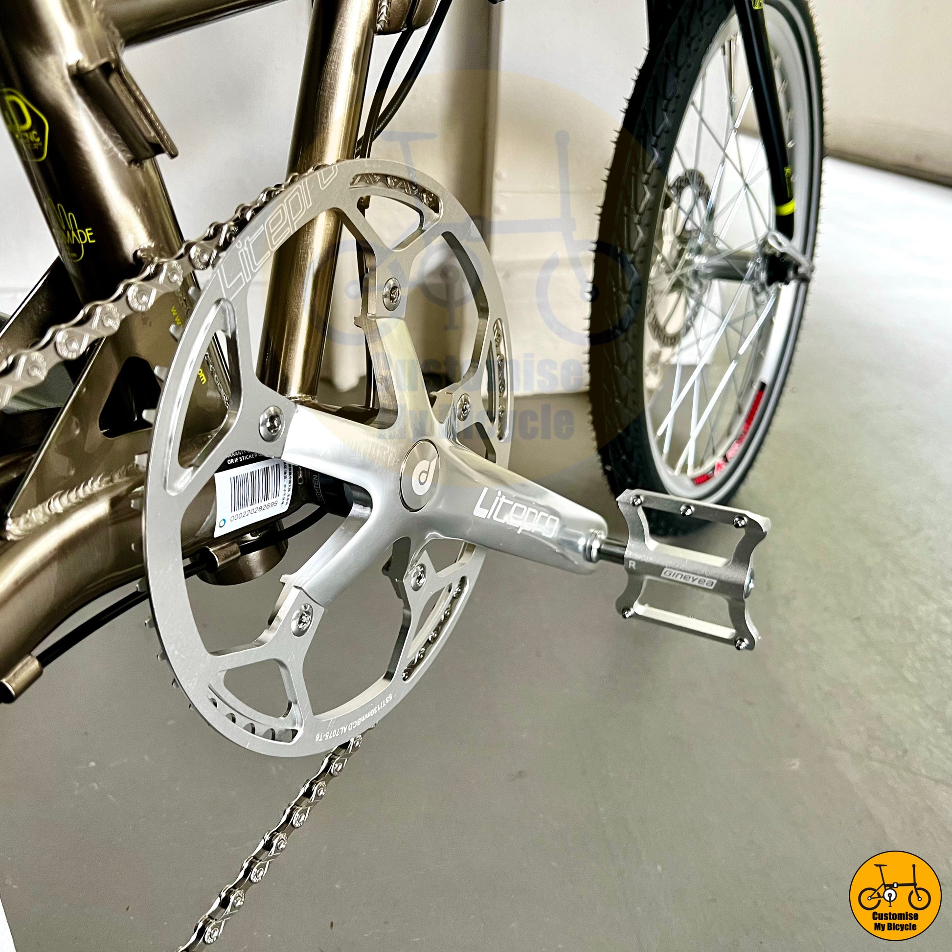 Luxury-style folding bicycle with a minimalistic frame and clean design
