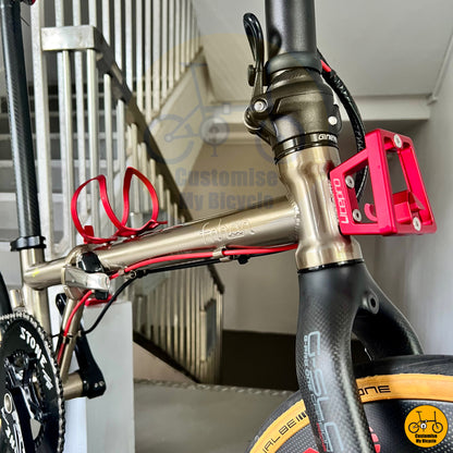 Lightweight titanium gold frame folding bike with aerodynamic design
