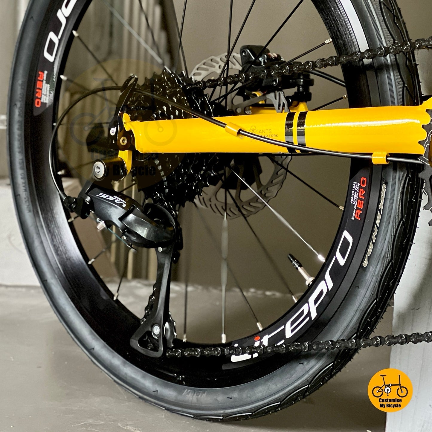 Fnhon Gust 22 inch folding bike close up Shimano 9 gears drivetrain rear derailleur cassette shifter