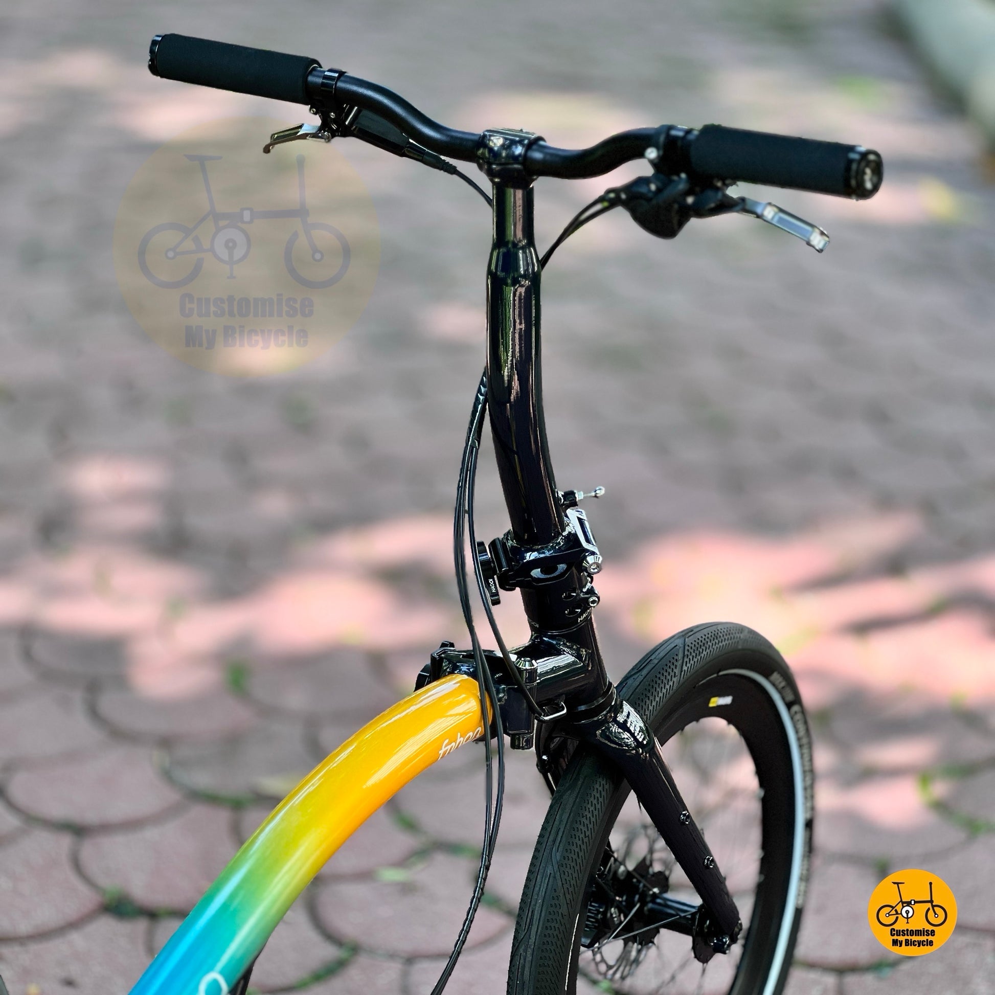 Cockpit Design of Fnhon GT20 20" Trifold Aurora Blue with 10 gears and Hydraulic Brake