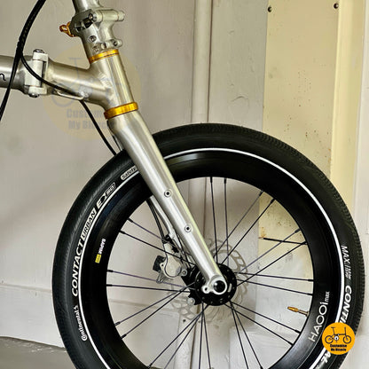 Fnhon GT20 folding bike close up of HAOOI Max fast rolling premium wheels front wheel detail