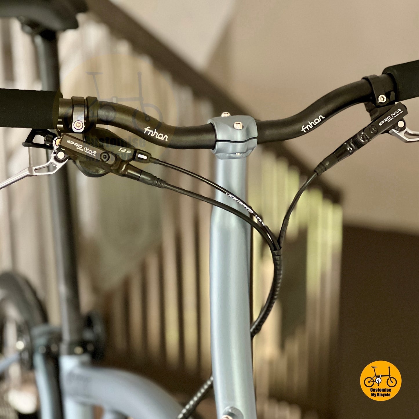 Fnhon GT20 hydraulic disc brake close up IIIPRO Ivar and small riser bar

