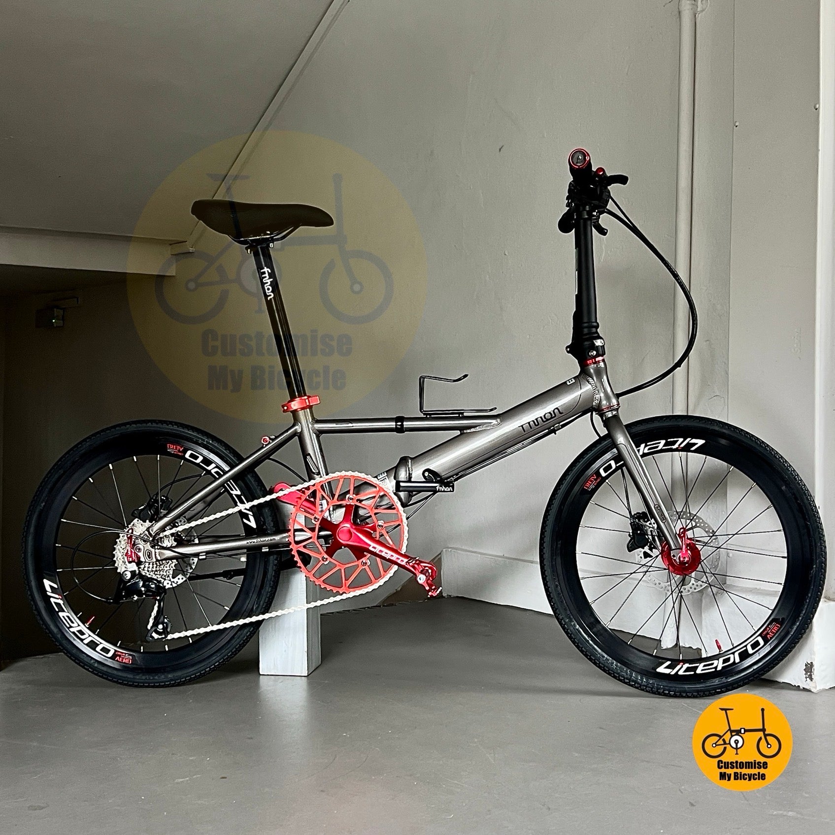 Basikal lipat 22 inci Fnhon Monsoon warna Dolphin Grey dengan brek hidraulik & gear Shimano  
