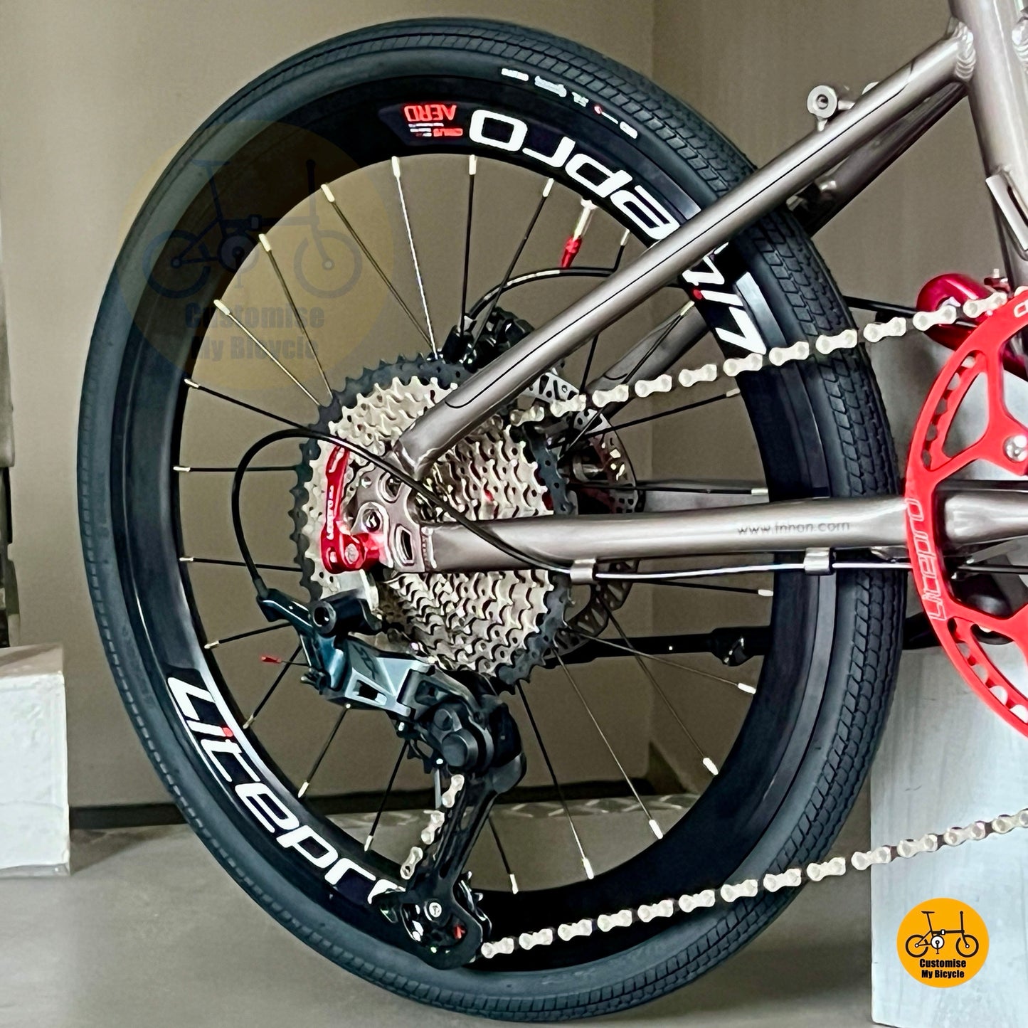 Fnhon Monsoon 22” • Shimano 12s SLX • Dolphine Grey & Red