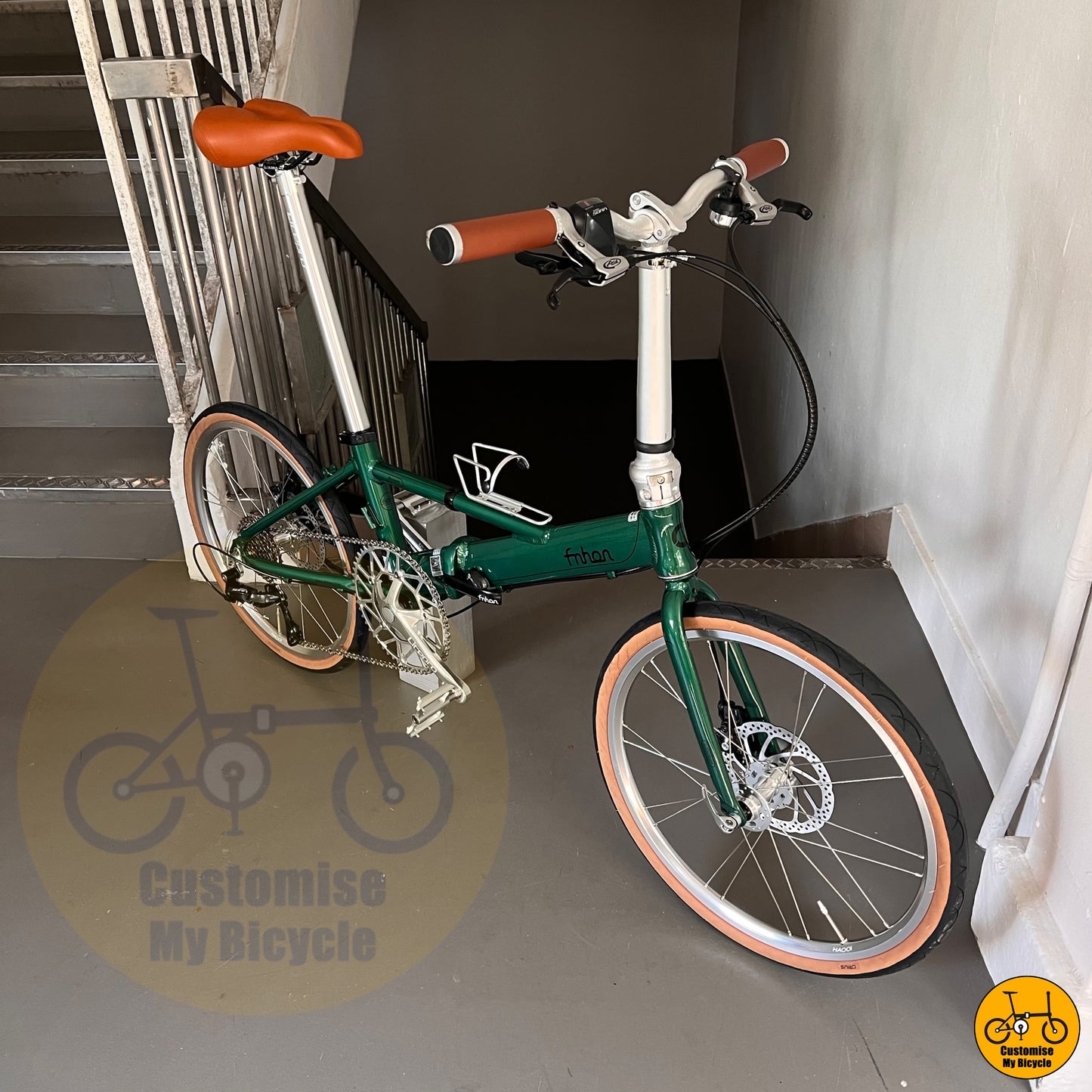 Postal Green Frame Fnhon Monsoon 22-Inch Foldie – A Unique Blend of Style & Strength
