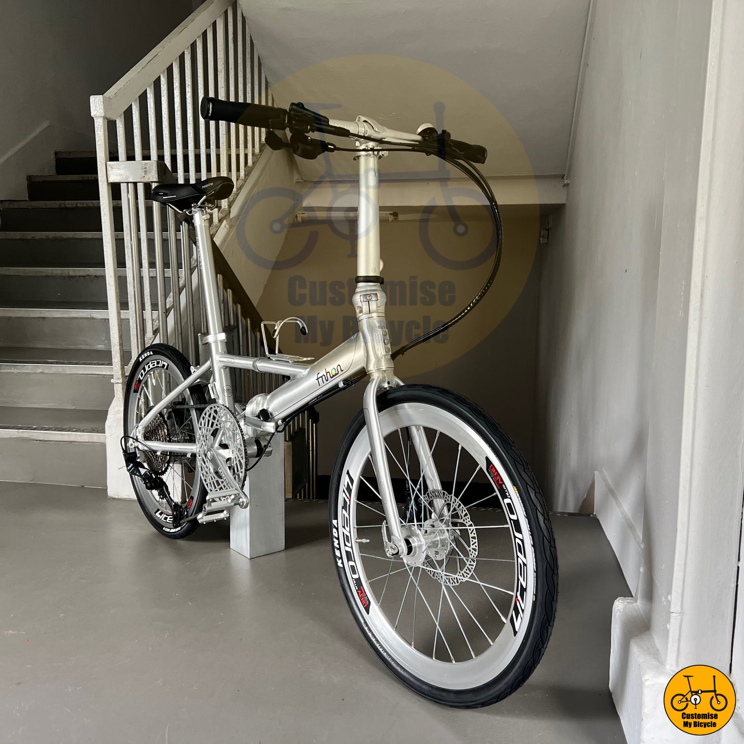 Durable & Stylish Fnhon Monsoon 22-Inch Foldie – A Perfect Blend of Form & Function
