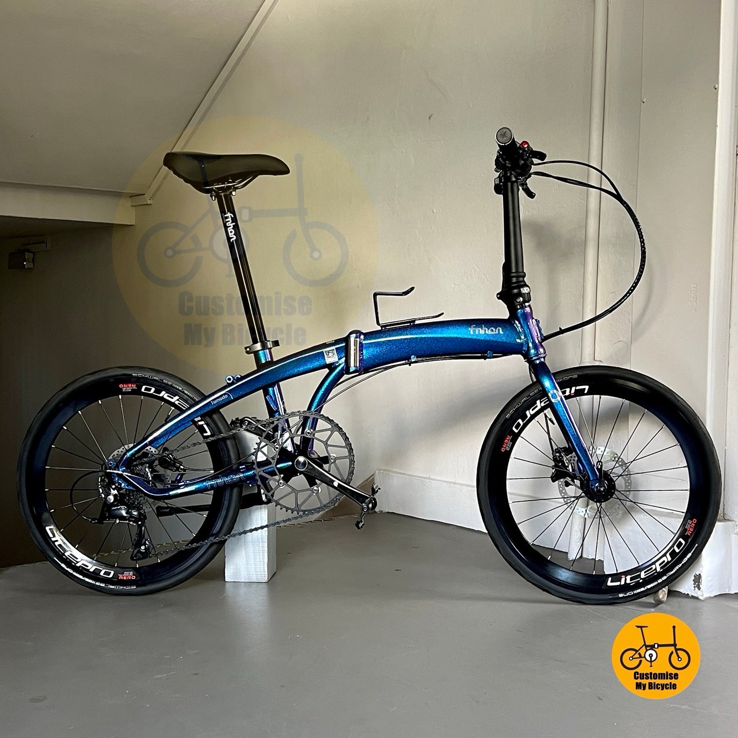 Folding bike Fnhon Tornado 22-inch with LITEPRO hydraulic brakes and SCHWALBE performance tyres
