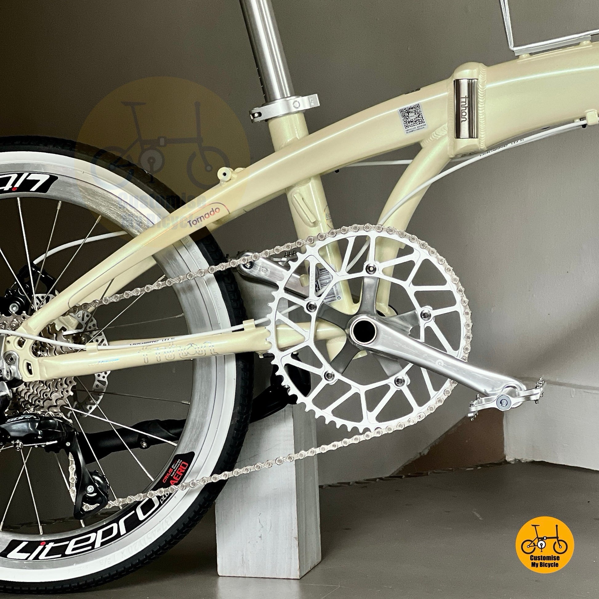 Hollowtech crankset on lightweight beige bike  
