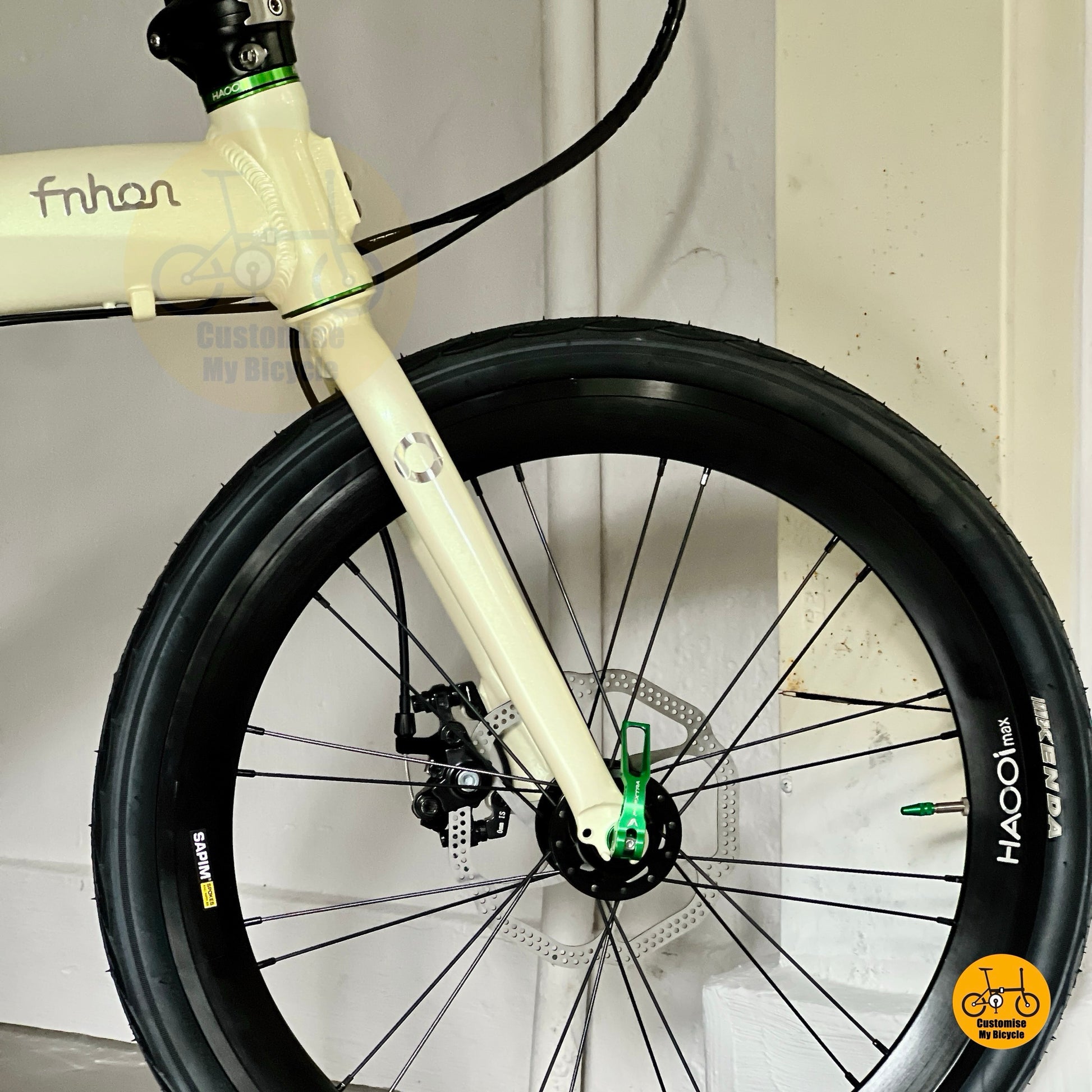 Close up LITEPRO Aero smooth front wheel on Fnhon Tornado folding bike