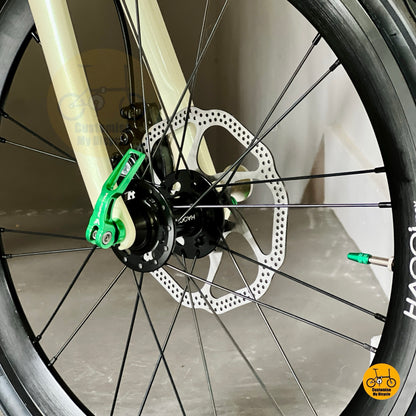 Fnhon adjustable seat post detail on commuter folding bike