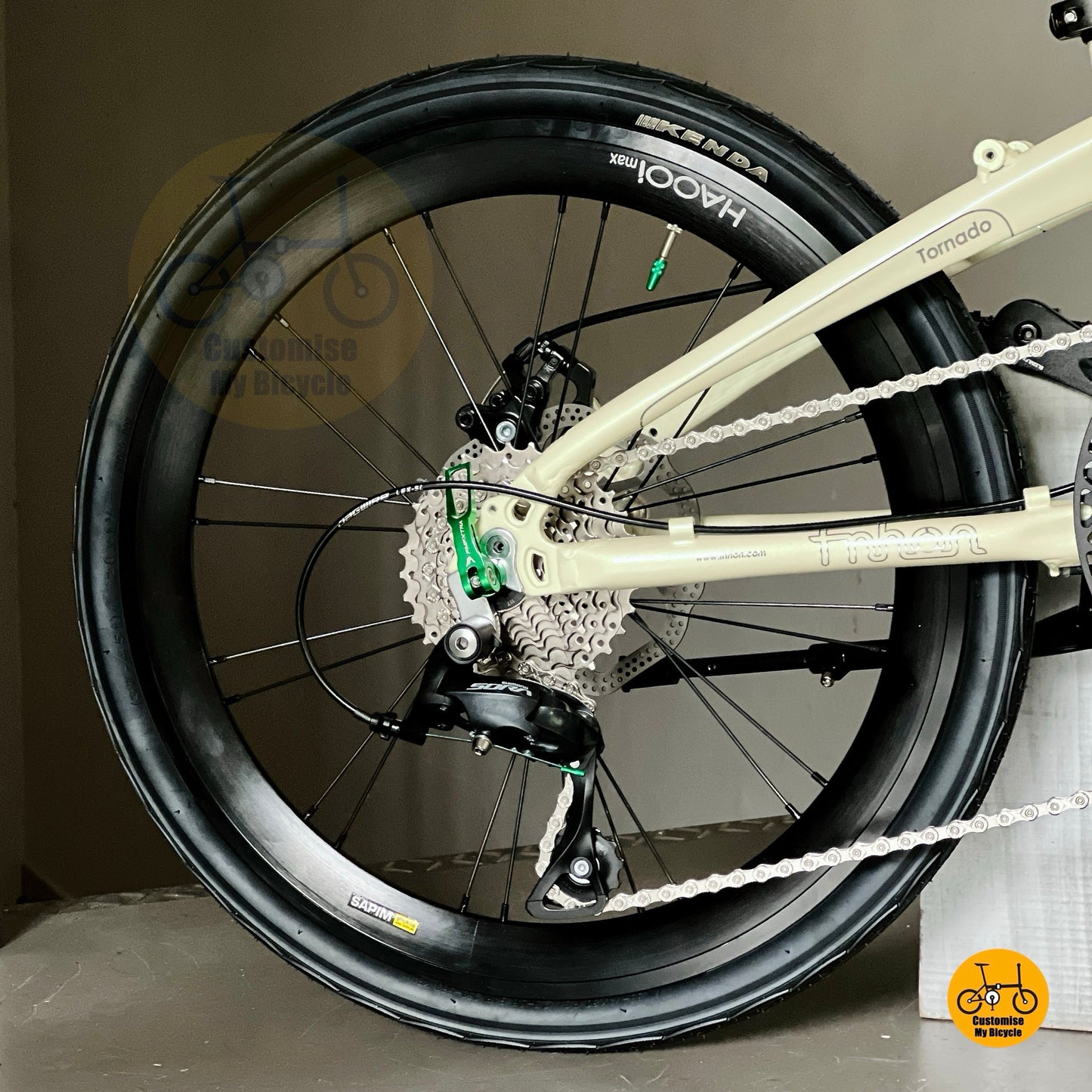 Close up SHIMANO 9 gears drivetrain on Fnhon Tornado folding bike