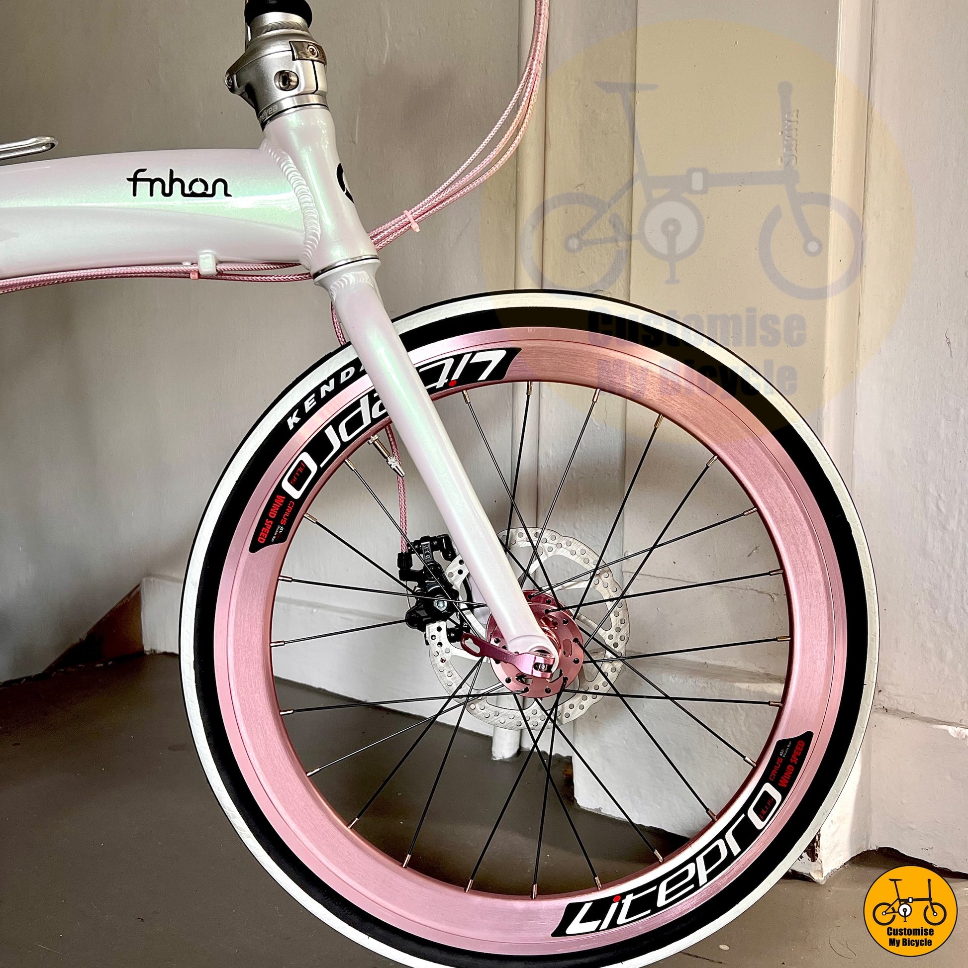 Chameleon White Folding Bicycle – Stylish & Compact for Women
