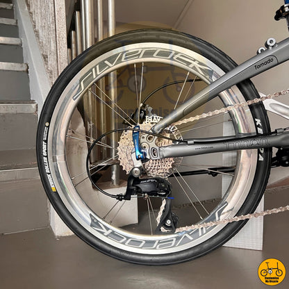 Silverock Glossy Finish Wheels on Folding Bike for Singapore City Riders – Sleek, Portable & Reliable
