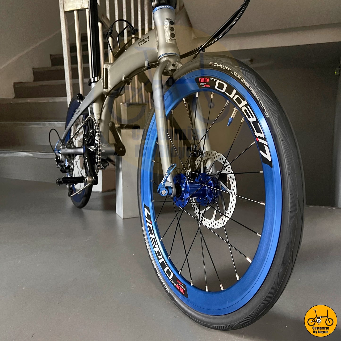 Ride in Style – Blue Accent Folding Bike for City & Adventure
