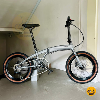 Billy Bonkers tyre close up lightweight hardpack tyre folding bike grip performance