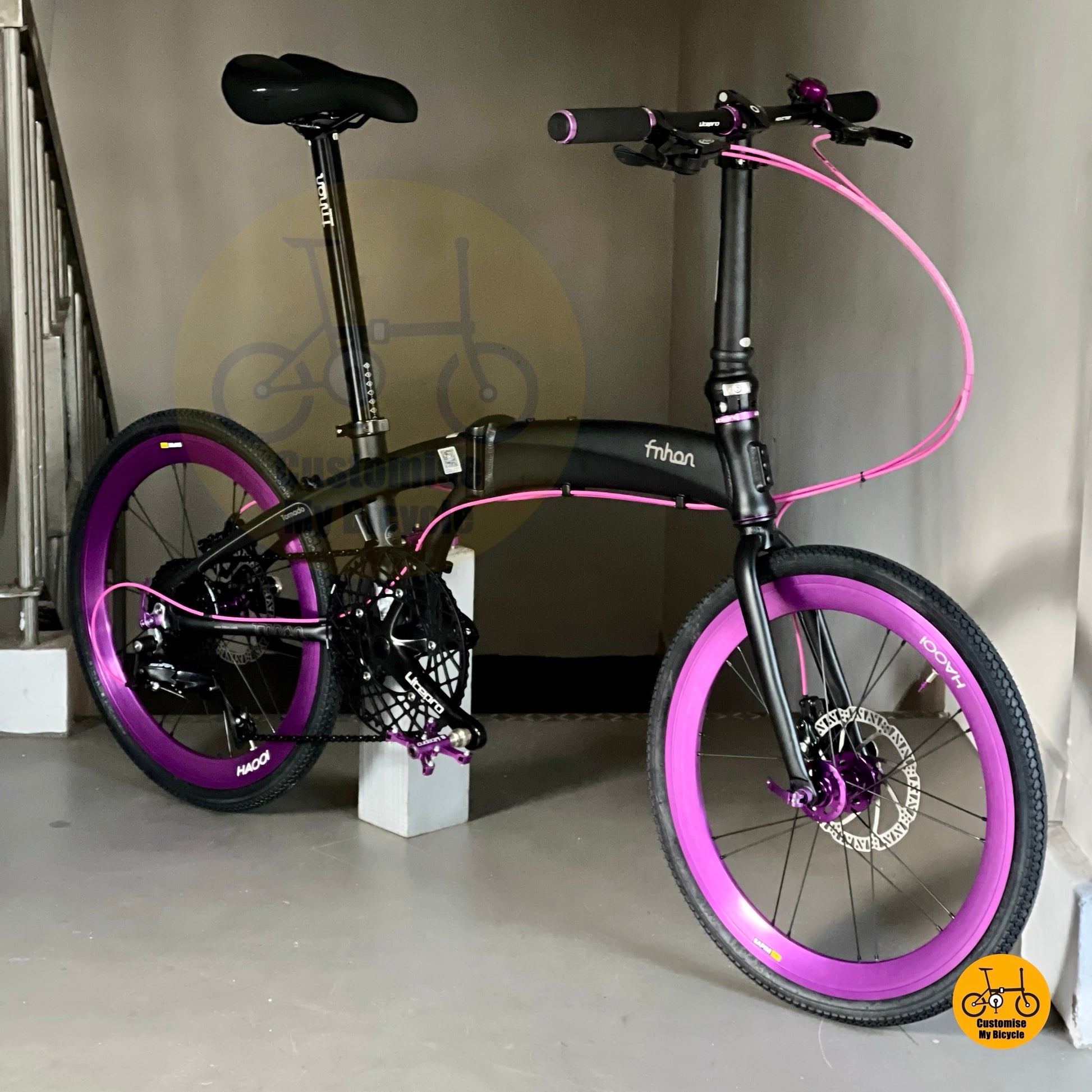 Fnhon Tornado 22-inch foldie bike with high profile wheels and Hollowtech crank  
