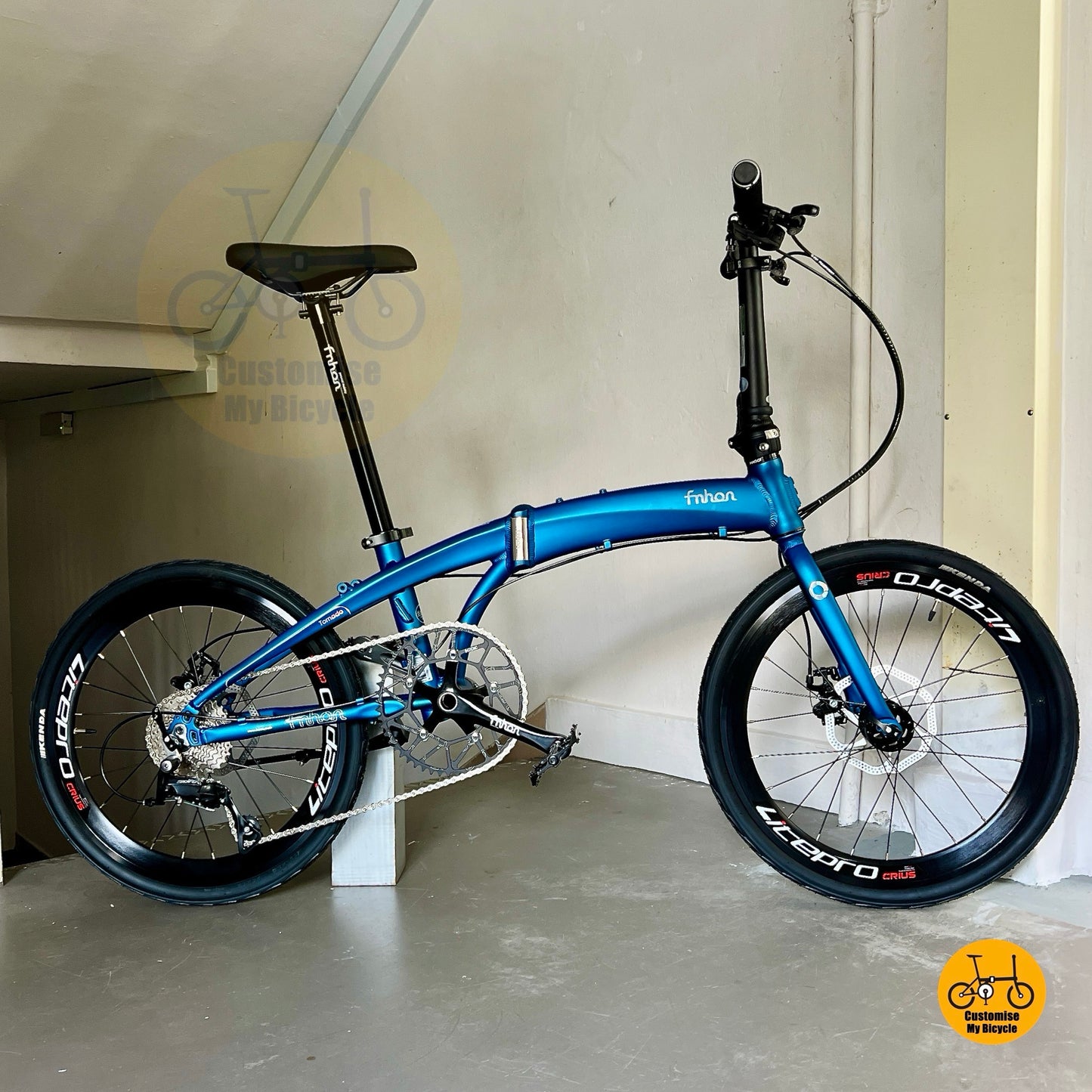 Side view of folding bike fnhon Tornado 22 inches popular worldwide