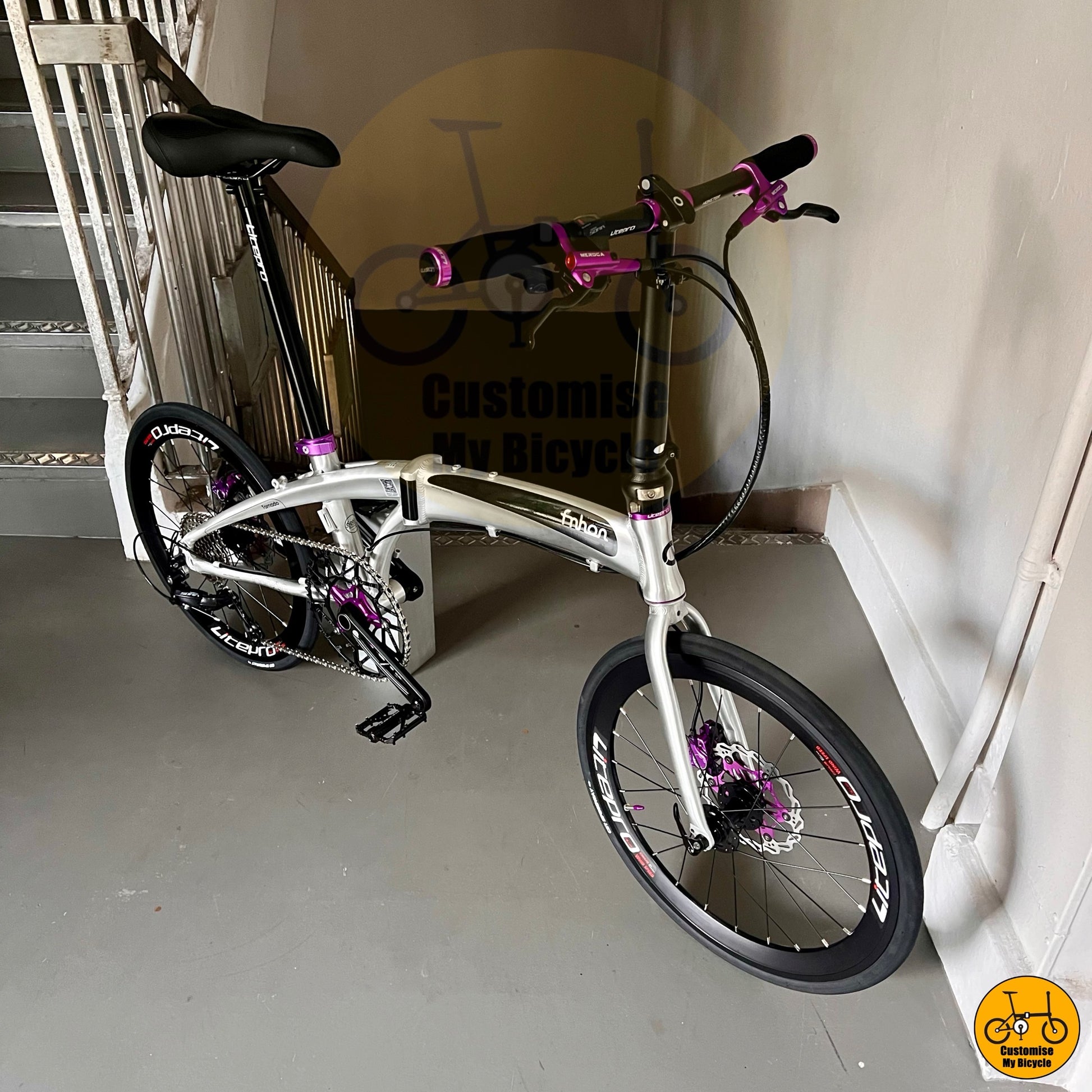 Sleek & Durable Foldable Bicycle – Polished Silver with Purple Accents
