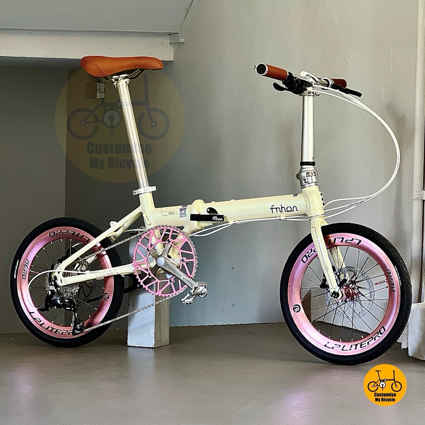 Close up of Shimano 9 speed gears on Fnhon Zephyr beige folding bicycle
