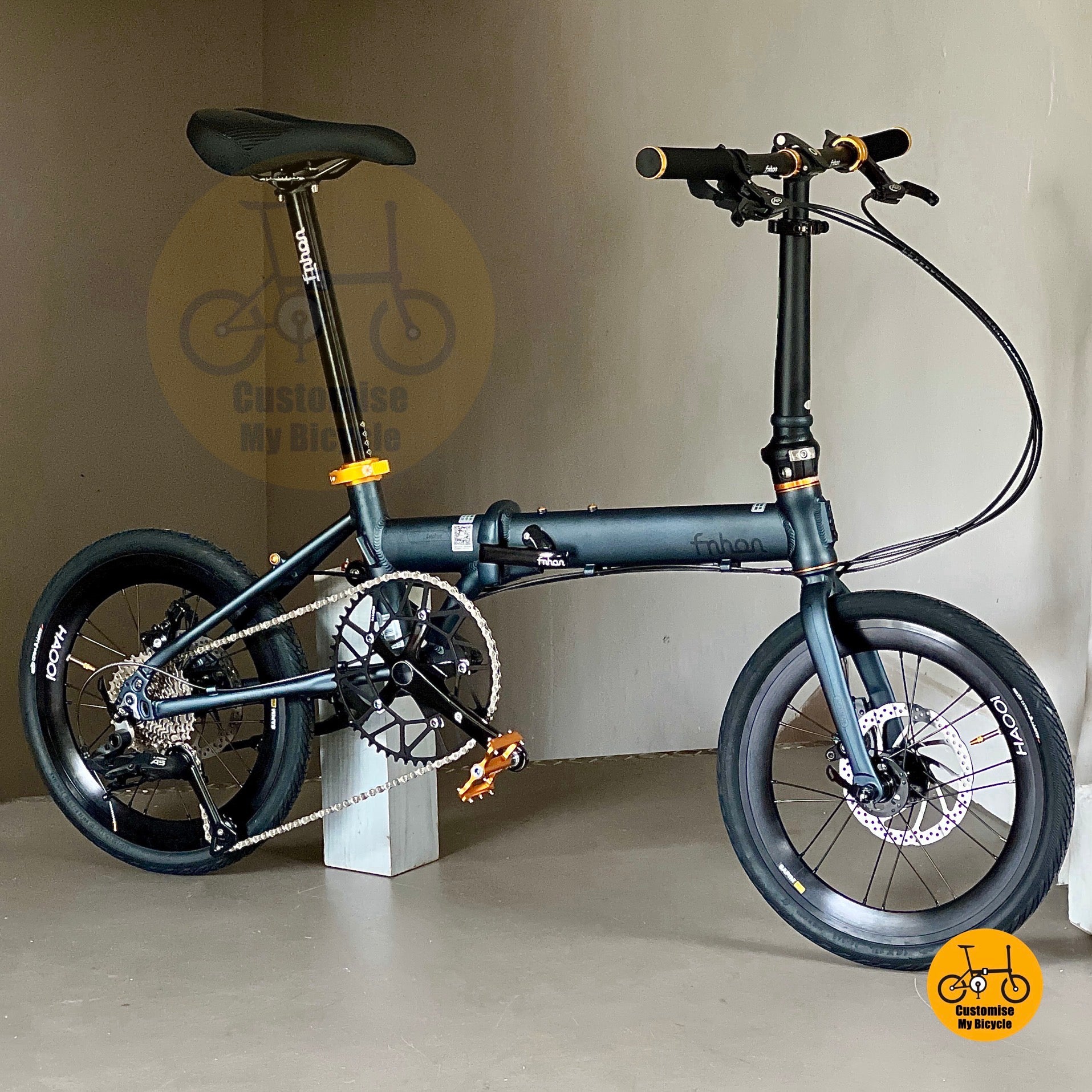 Compact 18" Foldie With Alloy Frame And CST Tyres – Lightweight Design For Easy Commuting  
