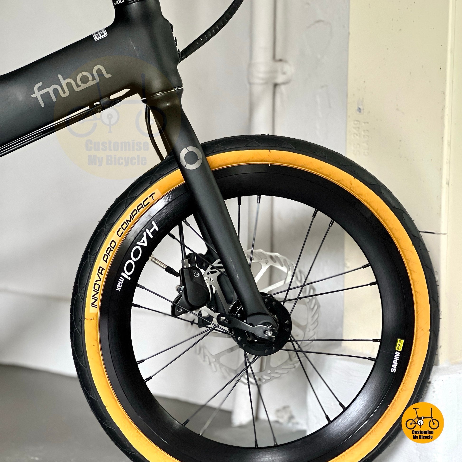 Close up HAOOI Max smooth front wheel with INNOVA Pro fast rolling tyre