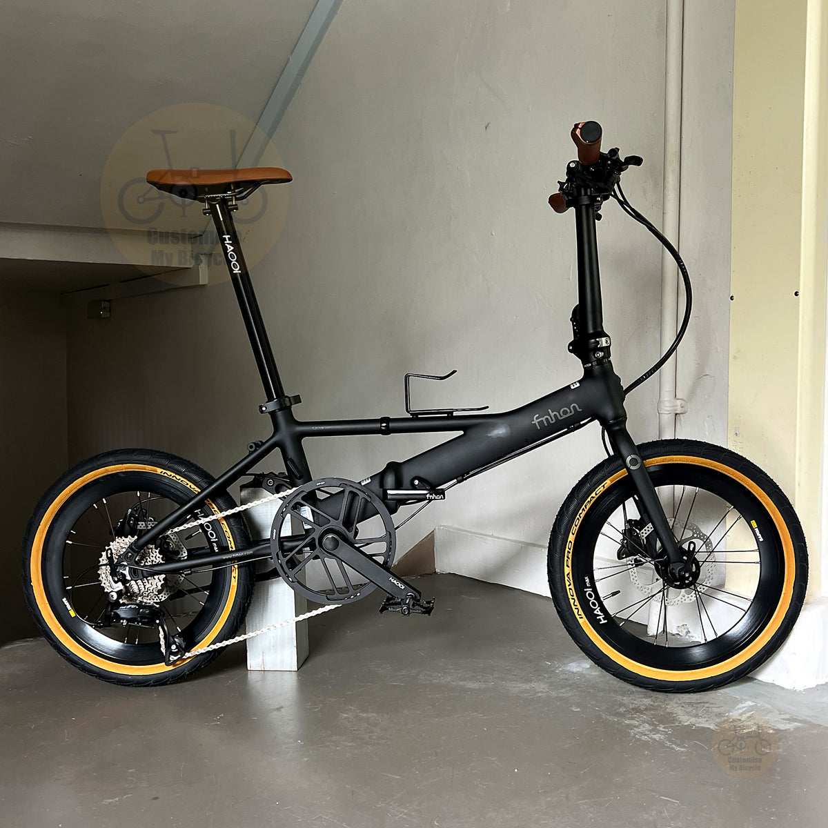 Sepeda lipat Fnhon Monsoon Mini 18 inch warna Matte Black dengan Shimano 9 gears desain ringan dan ringkas