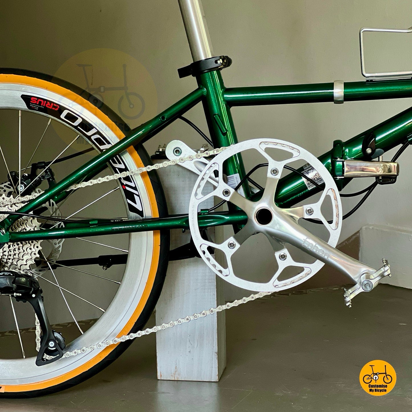 Fnhon Thunderstorm folding bike close up LITEPRO hollow 54t chainring lightweight crankset
